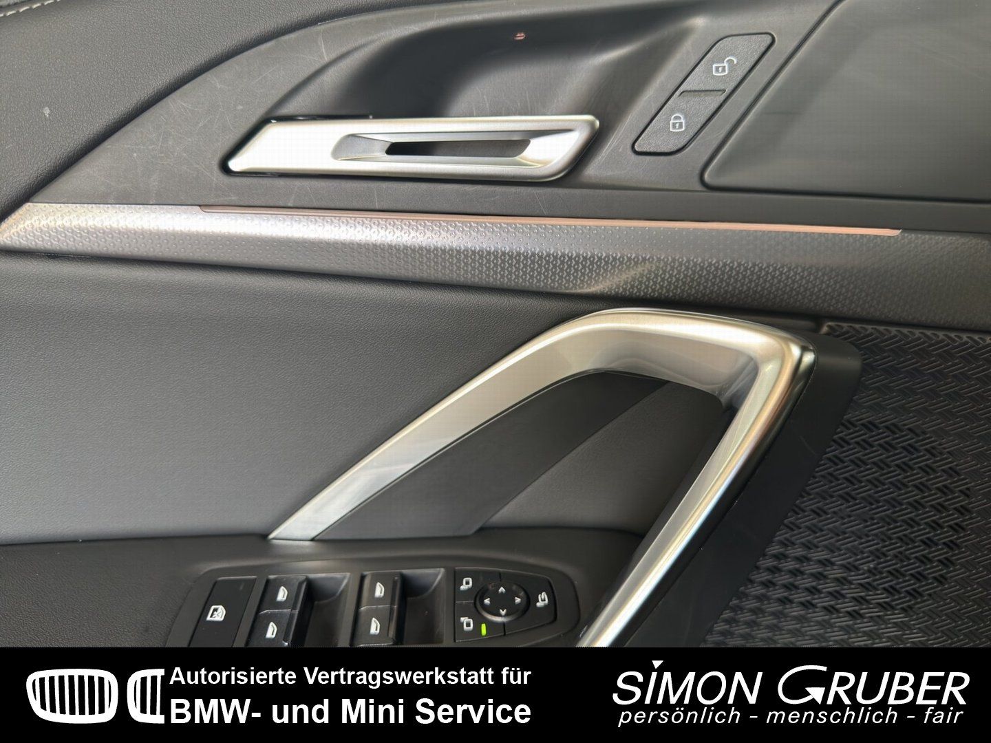 Fahrzeugabbildung BMW iX1 xDrive30 M Sport Pano el.Heckklappe AHK LED