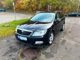 Skoda Octavia Combi Elegance *NAVI*SD*XENON*1.HAND* - Skoda Octavia aus 2011: Elegance