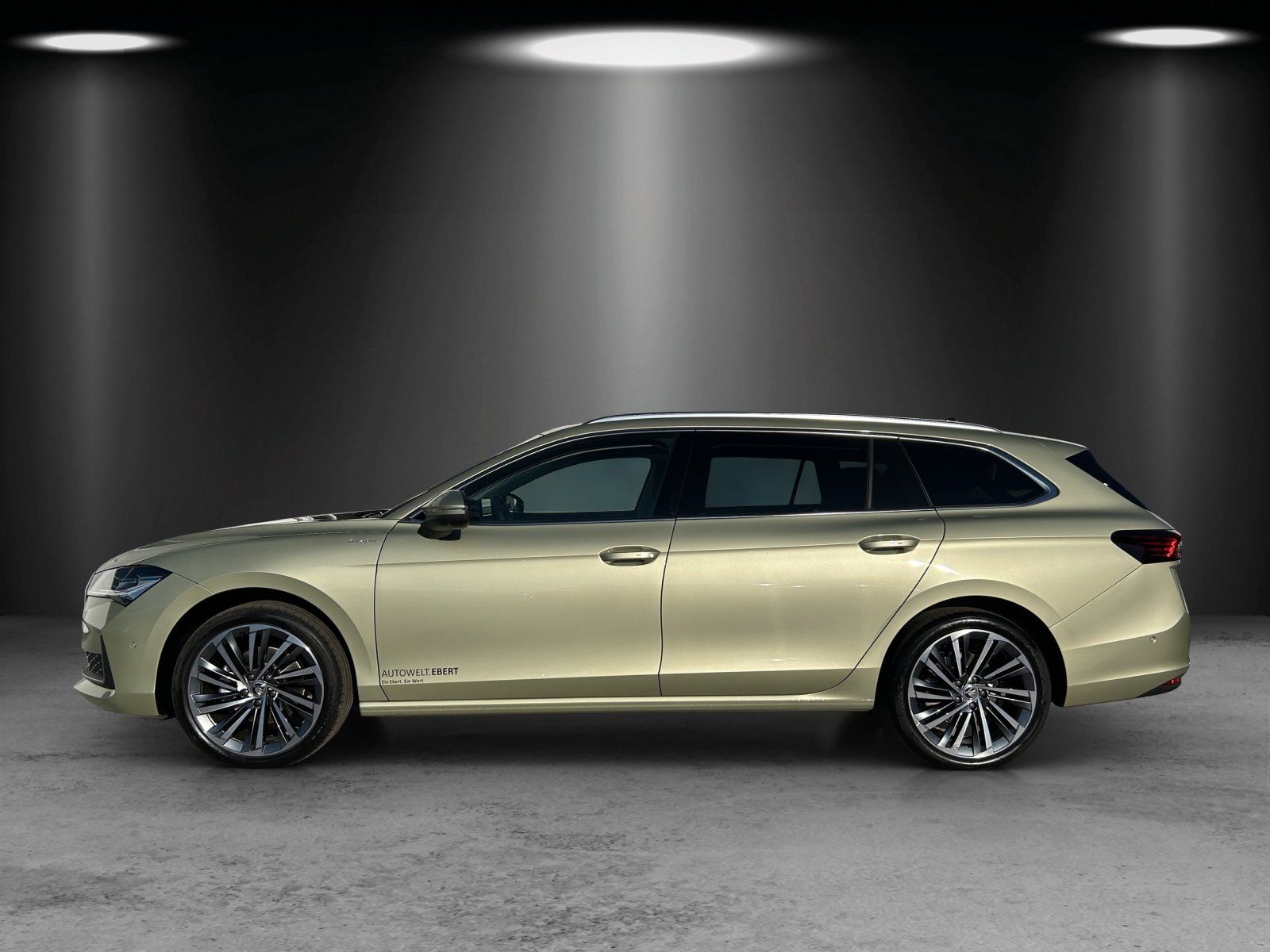 Fahrzeugabbildung SKODA Superb Combi 2.0 TDI L&K/ST-HZG/PANO-DA/AHK/360°
