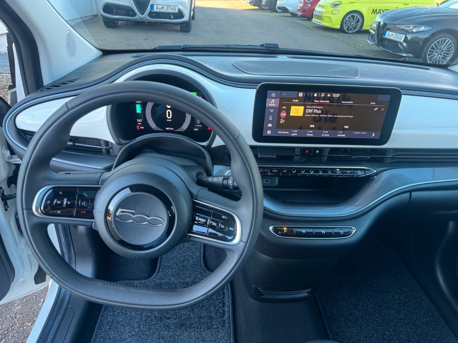 Fahrzeugabbildung Fiat 500e Carplay Klima Tempo