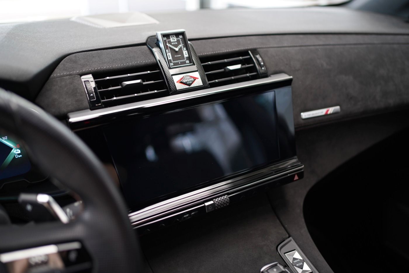 Fahrzeugabbildung DS Automobiles DS7 Crossback E-Tense 4x4 300 Anhängerkupplung