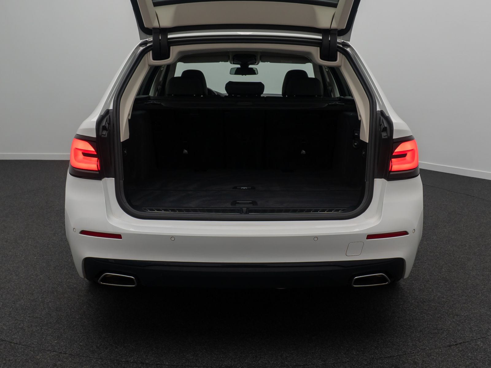 Fahrzeugabbildung BMW 520d Alarm AHK CockpitPlus Stop&go Kamera DAB