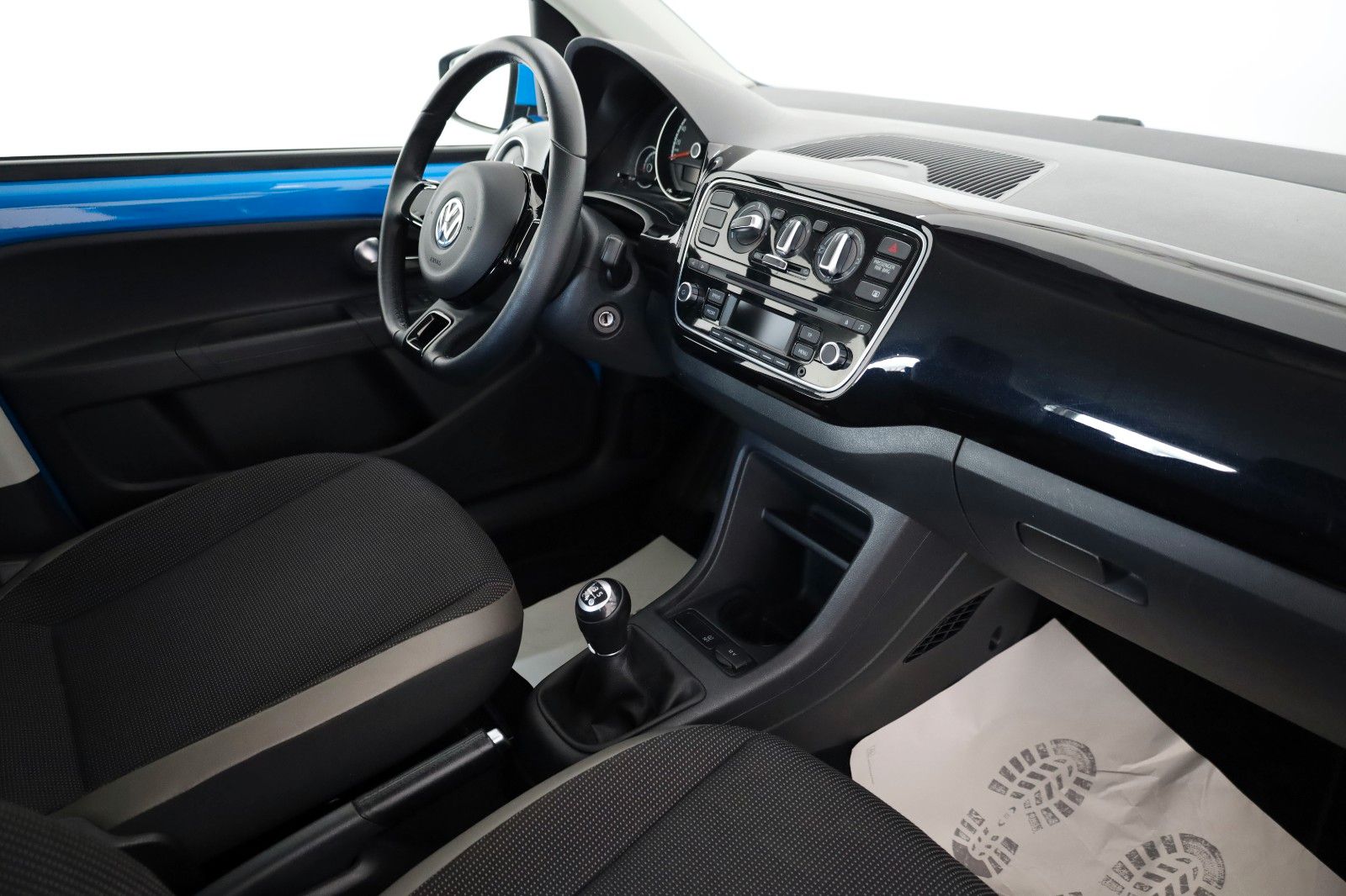 Fahrzeugabbildung Volkswagen up! high up! Klima, 8-fach bereift