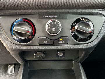 Fahrzeugabbildung Hyundai i10 1.0 Connect & Go NAVI KAMERA SHZ