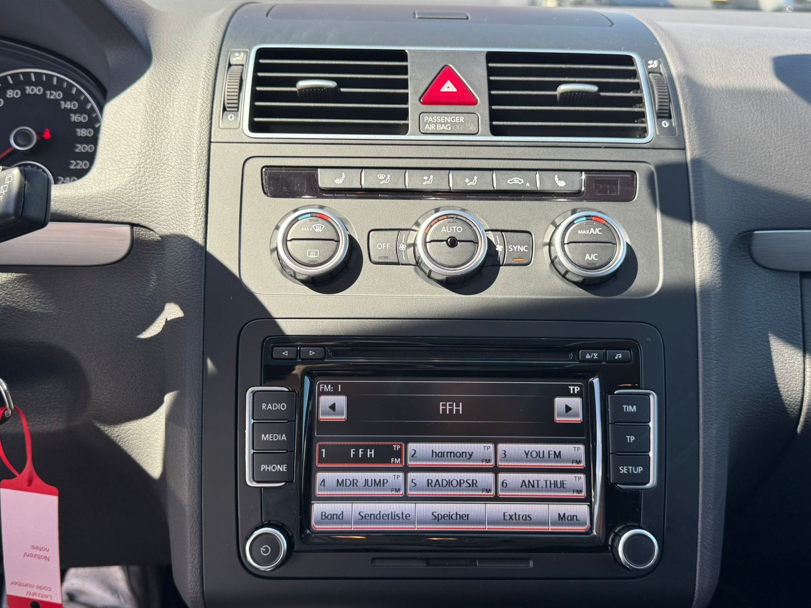 Fahrzeugabbildung Volkswagen Touran 2.0 TDI Cup PANO*BI-XENON*KLIMA*PDC*SHZ