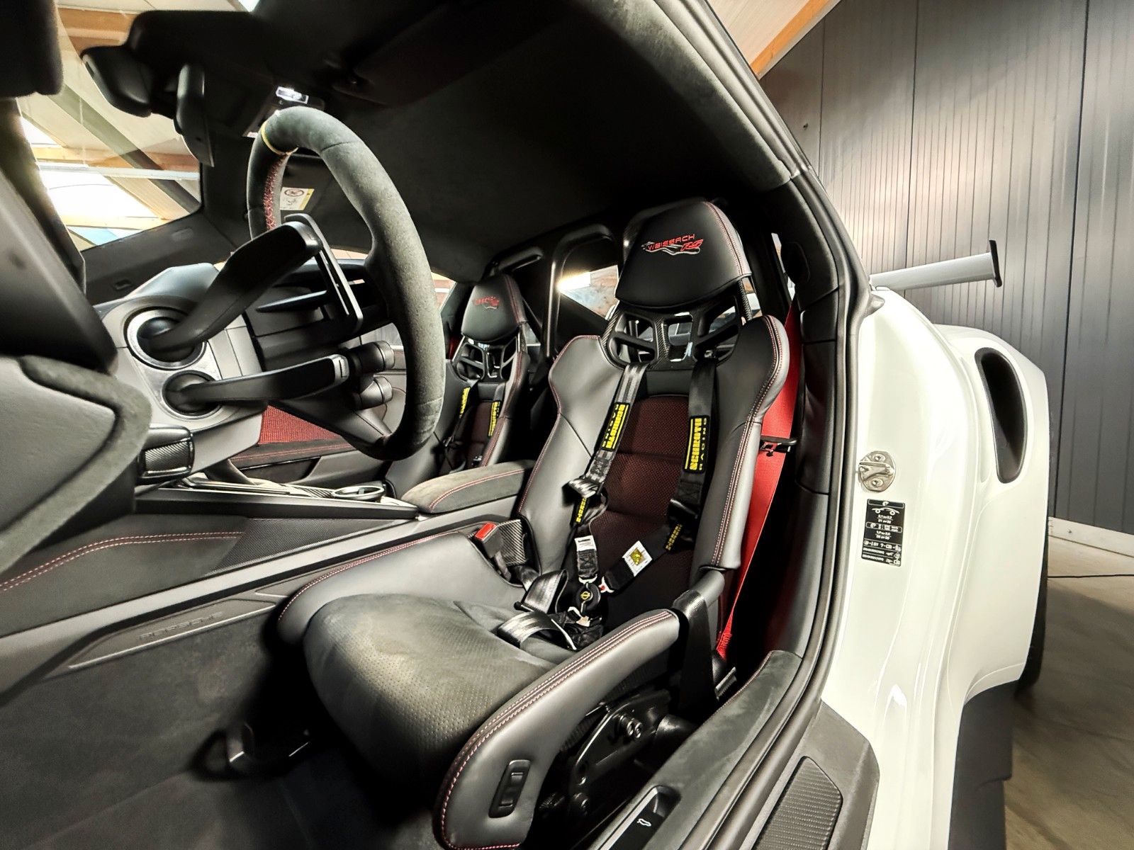 Fahrzeugabbildung Porsche 992 GT3RS + Weissach + PCCB + Clubsport + Magnes