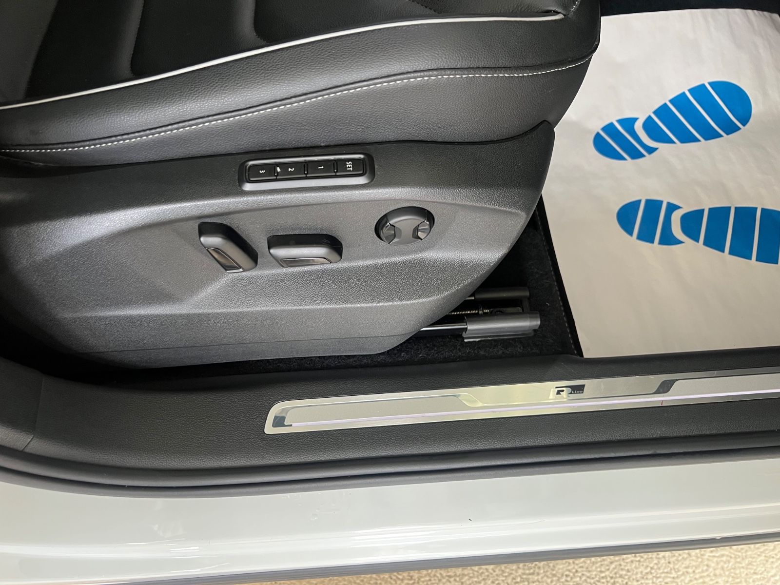 Fahrzeugabbildung Volkswagen Tiguan Highline 4Motion R line *HEAD-UP*MEMORY*