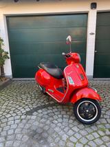 Piaggio GTS Super 300ie - Piaggio Motorräder in Düsseldorf