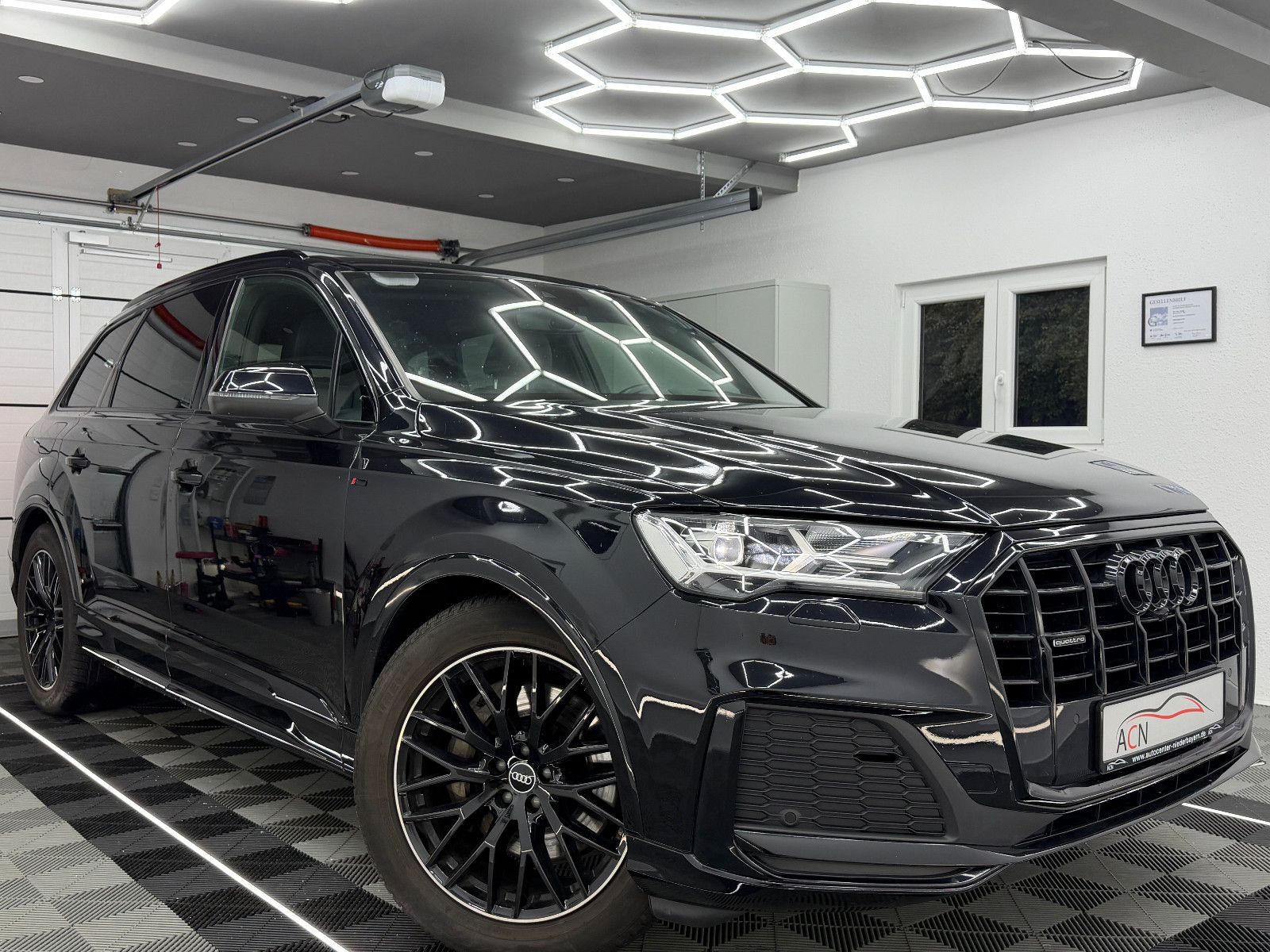 Fahrzeugabbildung Audi Q7 50 TDI Quattro S LINE/BOSE/MEMORY/HuD/7-SITZE