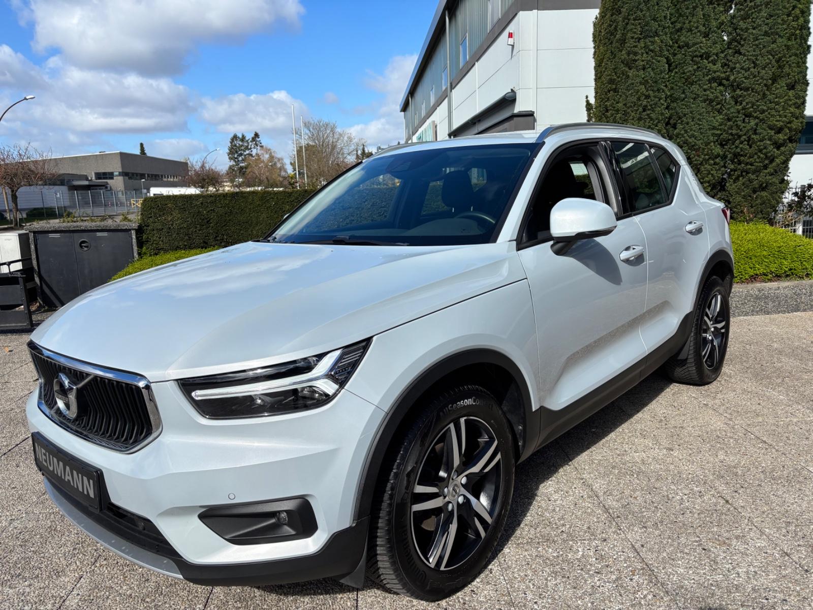 Volvo XC40 Momentum Pro 2WD