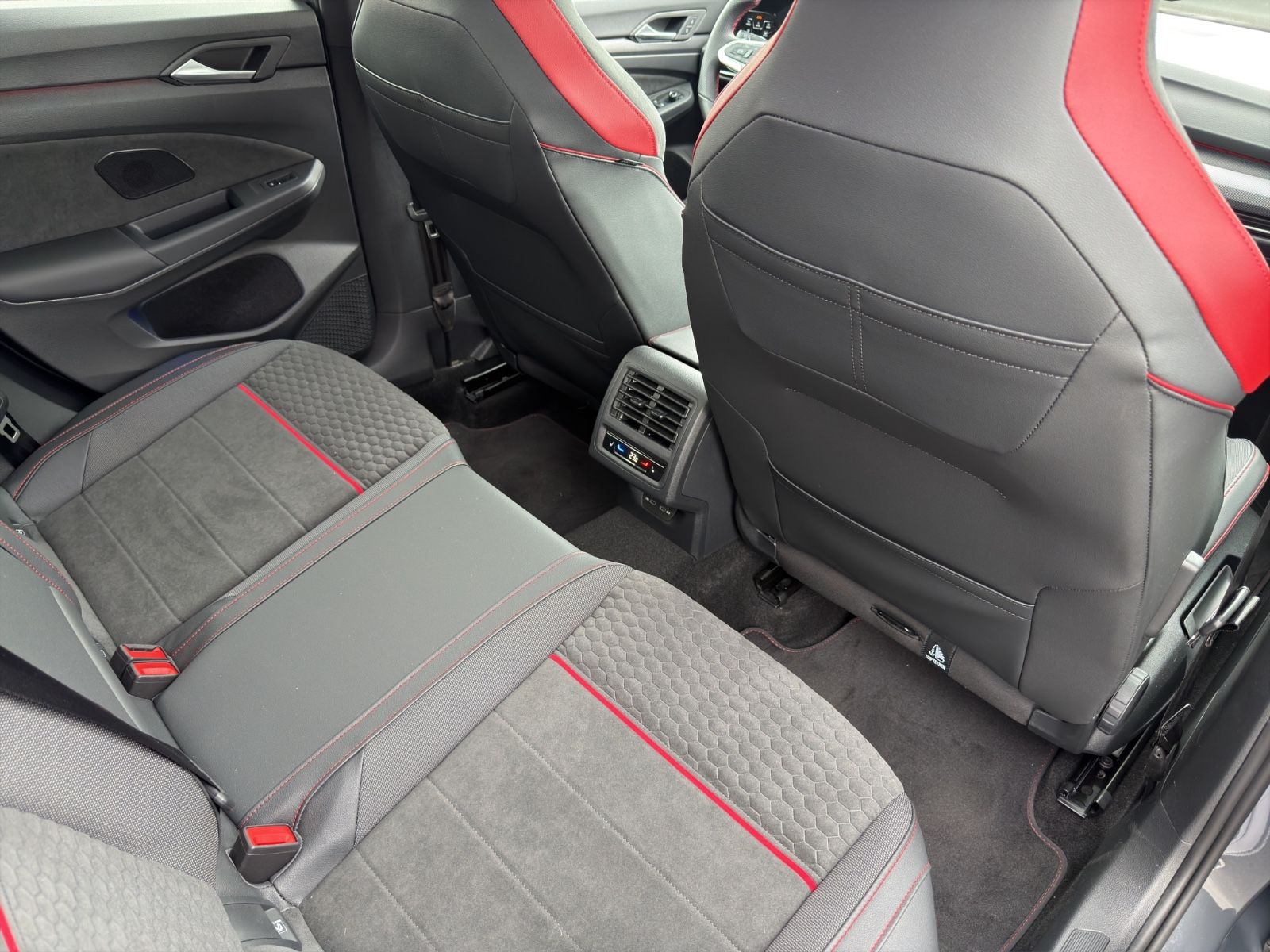 Volkswagen Golf VIII GTI Clubsport *Akrapovic/Panodach/H&K foto 17