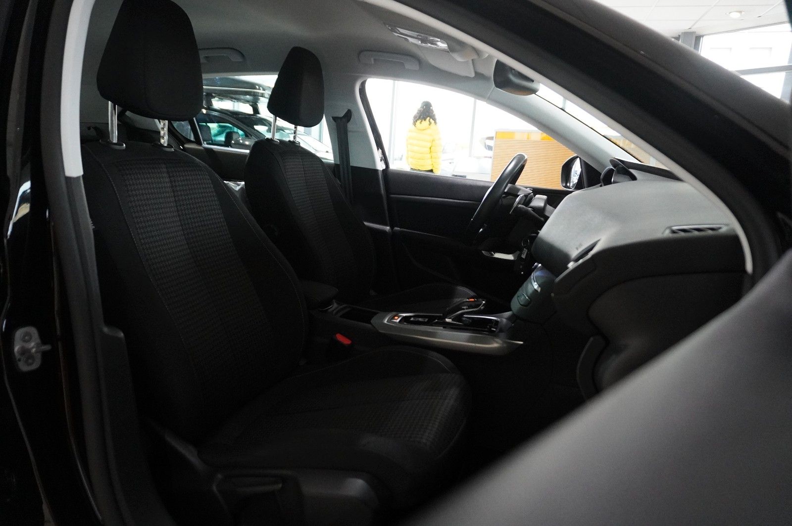 Fahrzeugabbildung Peugeot 308 LIM. 1.2T ACTIVE PACK NAVI/LED/TEMP./DAB+