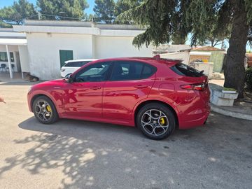 Alfa-Romeo Stelvio - 2