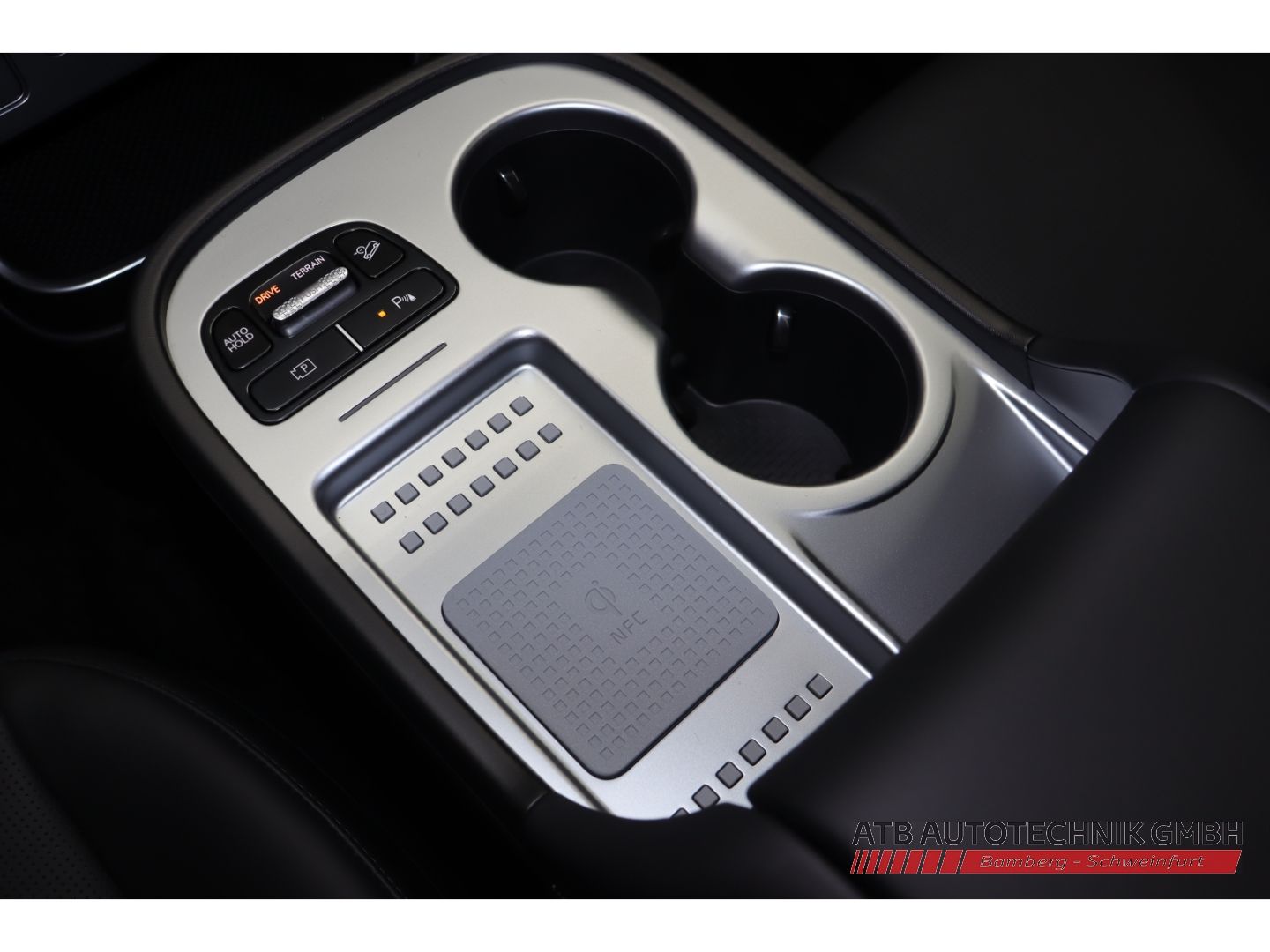 Fahrzeugabbildung Hyundai IONIQ 9 7-Sitzer MY26 110 kWh 307 PS 4WD UNIQ