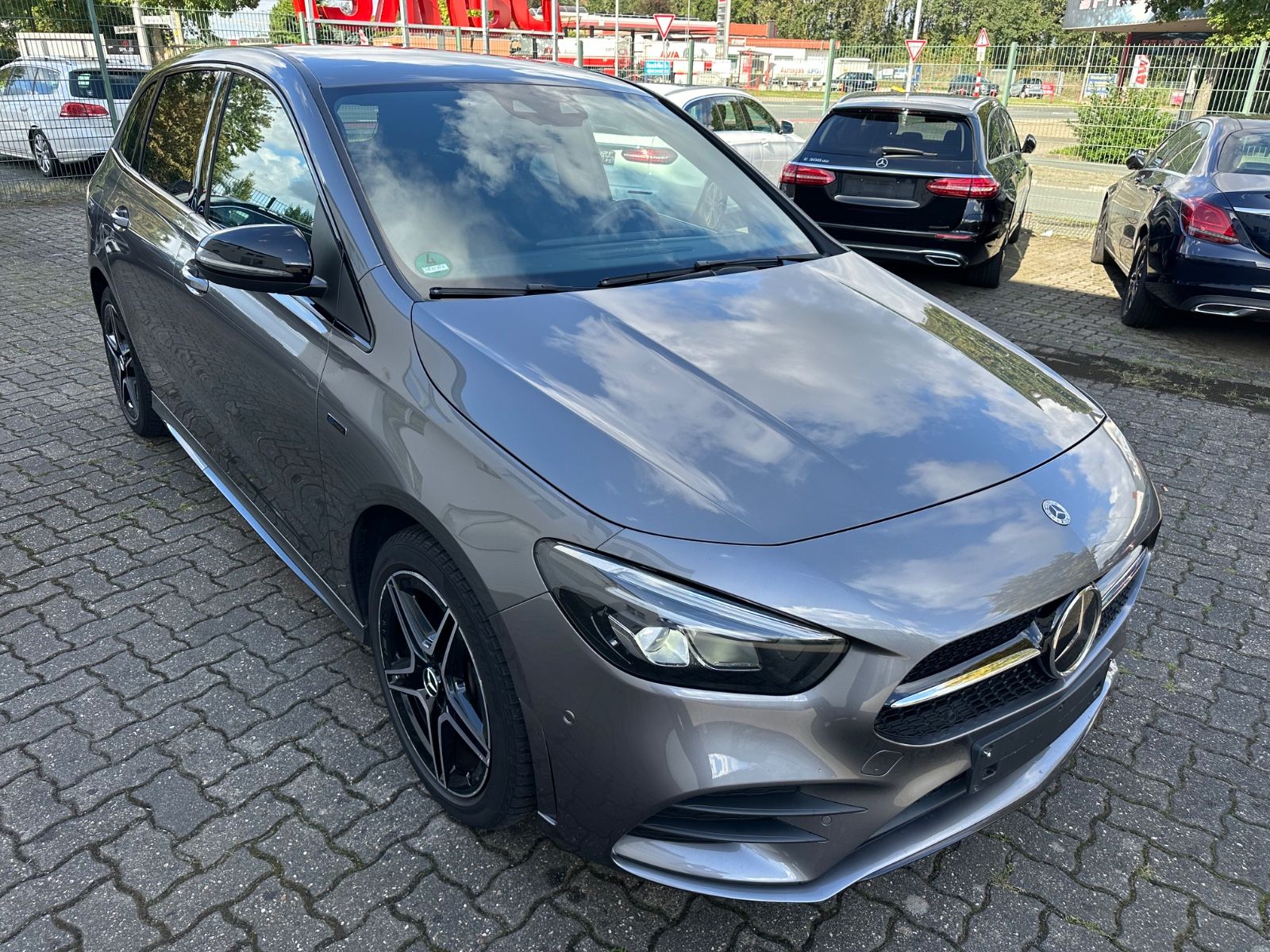 Mercedes-Benz B 250 e DCT AMG Line LED Night-P Distro Mbux imagem 2