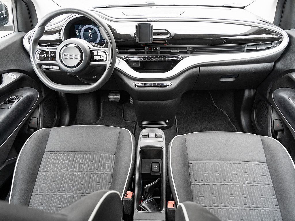 Fahrzeugabbildung Fiat 500e Action KLIMA BLUETOOTH