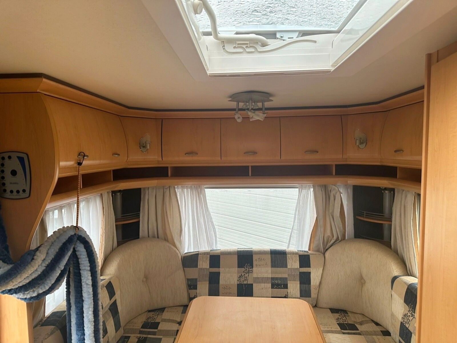 Fahrzeugabbildung Hobby De Luxe 495 UL Fahrradträger,Mover,Einzelbetten