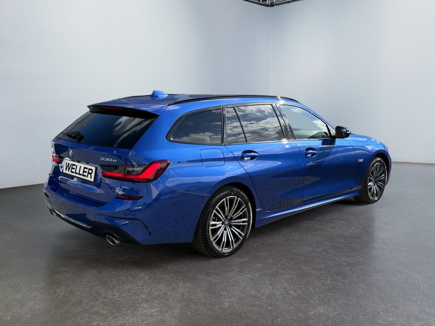 BMW 330 e xDrive M Sport Touring Laser Pano HuD 360° foto 18