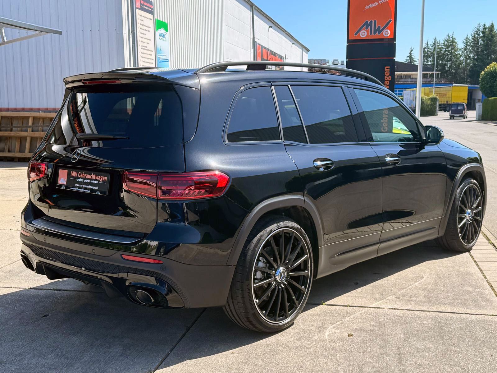 Fahrzeugabbildung Mercedes-Benz GLB35 AMG 4Matic ACC 360° HUD PANO BURMESTER LED