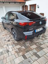 BMW iX2 eDrive20 - M-Sport, HUD, AHK, el.Sitze - BMW iX2 mit Elektro-Antrieb
