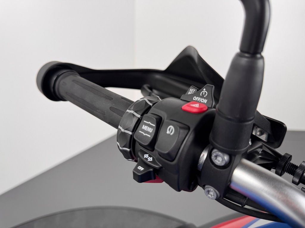 Fahrzeugabbildung BMW F 800 GS *NEUWERTIG *TIEFERGELEGT *VOLL