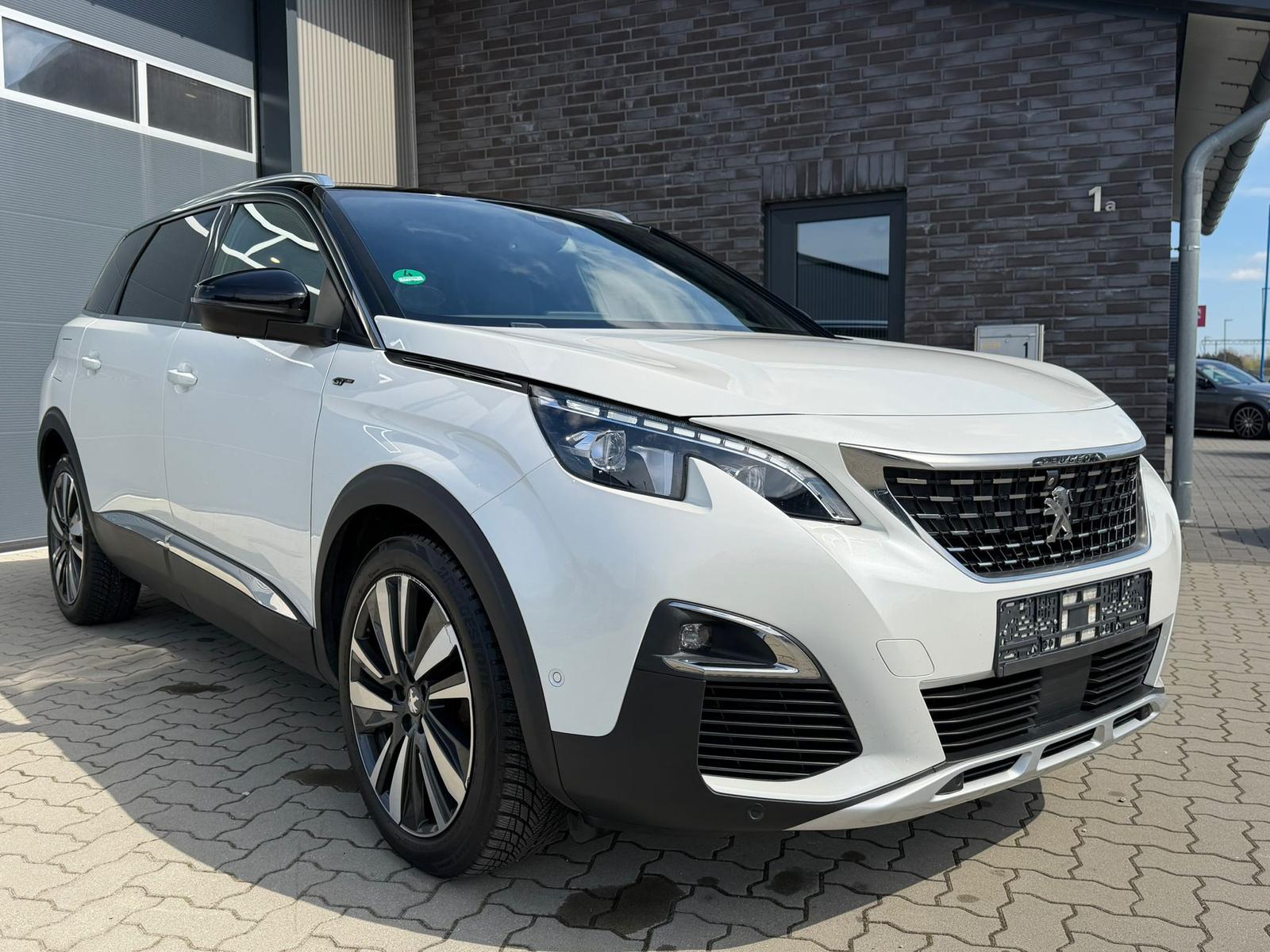 Peugeot 5008 GT-7Sitze -Panorama-Navi-Led-Sound-Focal