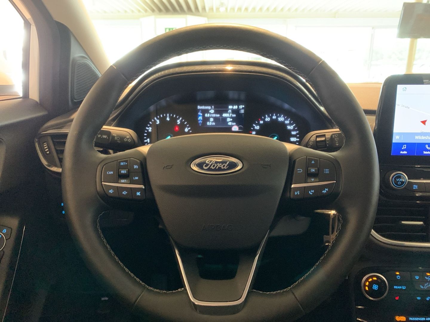 Fahrzeugabbildung Ford Puma Titanium 1.0 EcoBoost Navigation, Ganzjahre