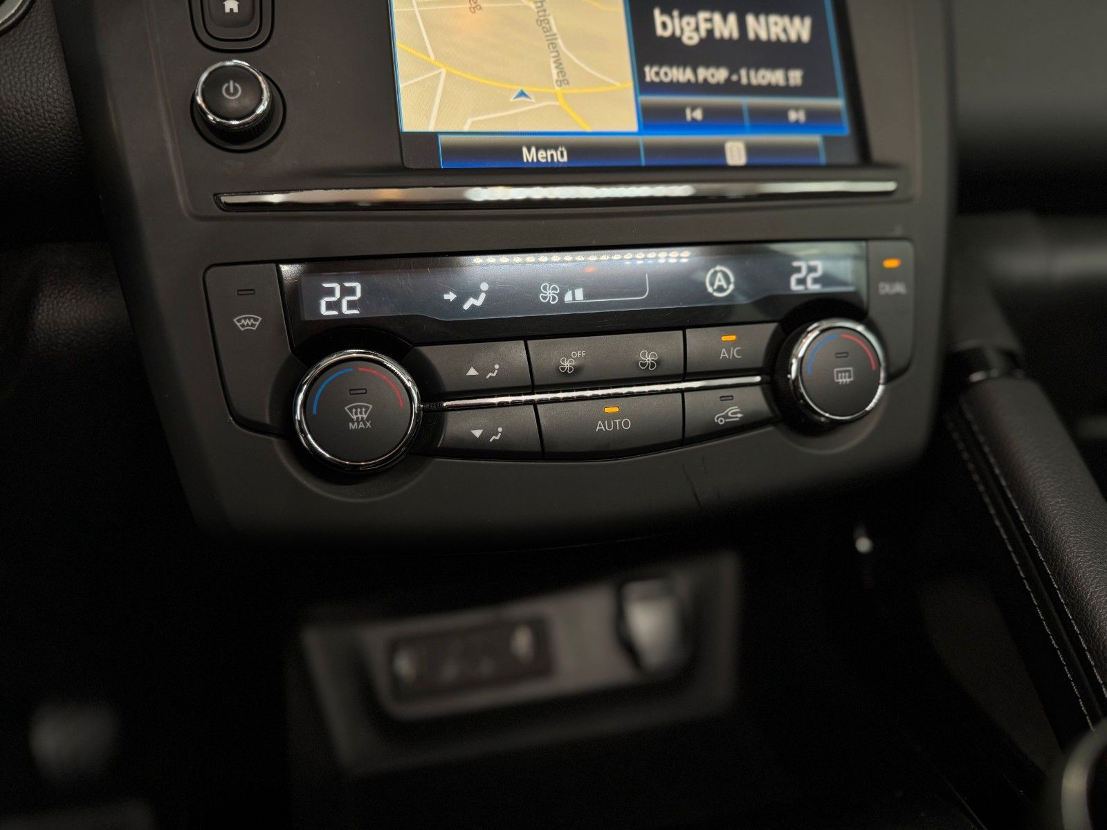 Fahrzeugabbildung Renault Kadjar 1.3 TCe 140 Limited "AHK Kamera DeLuxe"