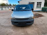 Toyota Kleinbus / Transporter  8-Sitzer ... - Toyota Hiace mit Benzin-Antrieb