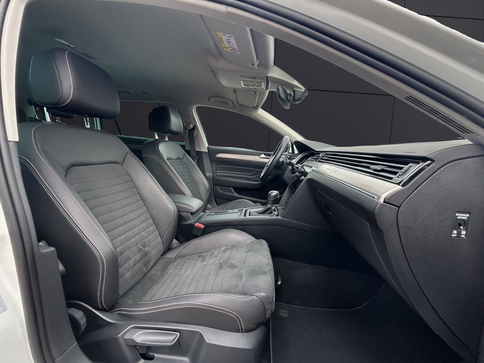 Fahrzeugabbildung Volkswagen Passat Variant Elegance TDI DSG IQ.Light ACC AHK