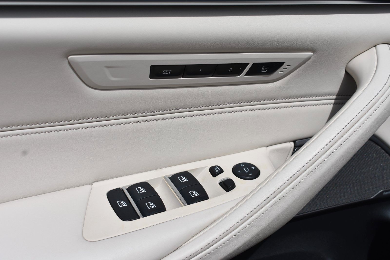 Fahrzeugabbildung BMW 530d Touring xDrive M Sport HUD AHK H&K Panorama