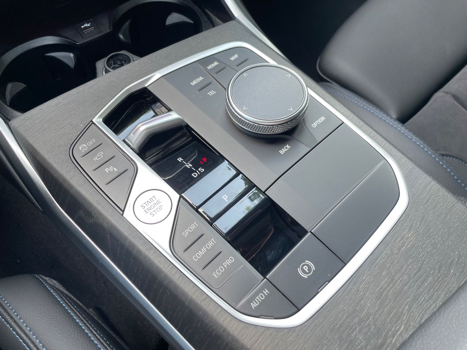 BMW 330 d xDrive M Sport Glasdach Head Up 360°Kamera foto 17