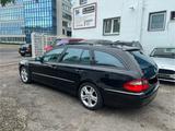 Mercedes-Benz E280 CDI Avantgard Navi Leder Schiebedach - Mercedes-Benz E 280 in Köln