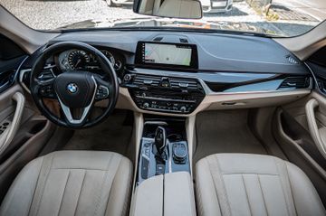Fahrzeugabbildung BMW 530d Touring|LEDER|PANO|LED|NAVI|AMBIENTE