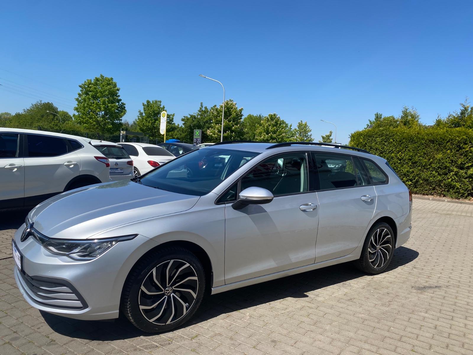 Volkswagen Golf 8 Variant Life 2.0 TDI / DSG / LED/ NAVI/