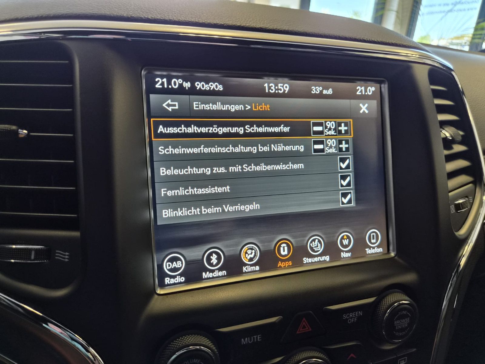Fahrzeugabbildung Jeep Grand Cherokee 3.0 CRD Limited / 3,5t AHK /