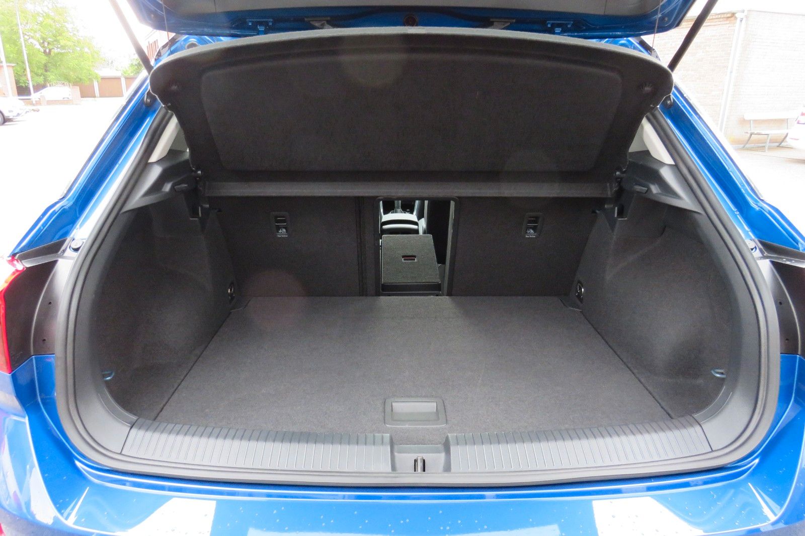 Fahrzeugabbildung Volkswagen T-Roc Style ACC APP MASSAGE SITZH. 17`KAMERA 1.H