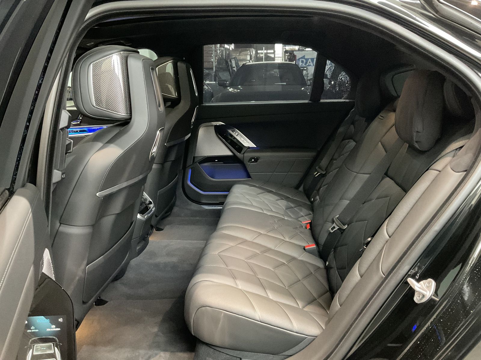 Fahrzeugabbildung BMW i7 M70 xDrive Lounge Fondkonsole Sky Lounge M Pe