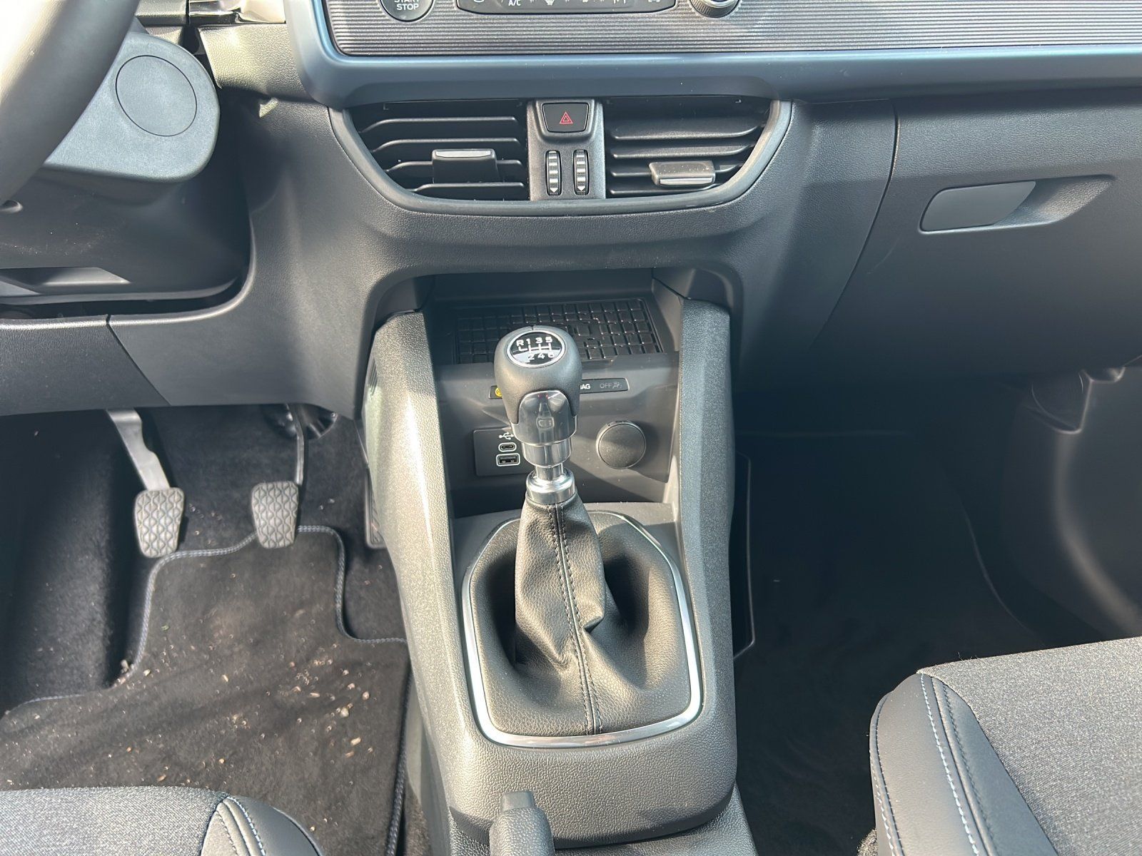 Fahrzeugabbildung Ford Tourneo Courier 1,0 Ecoboost Active