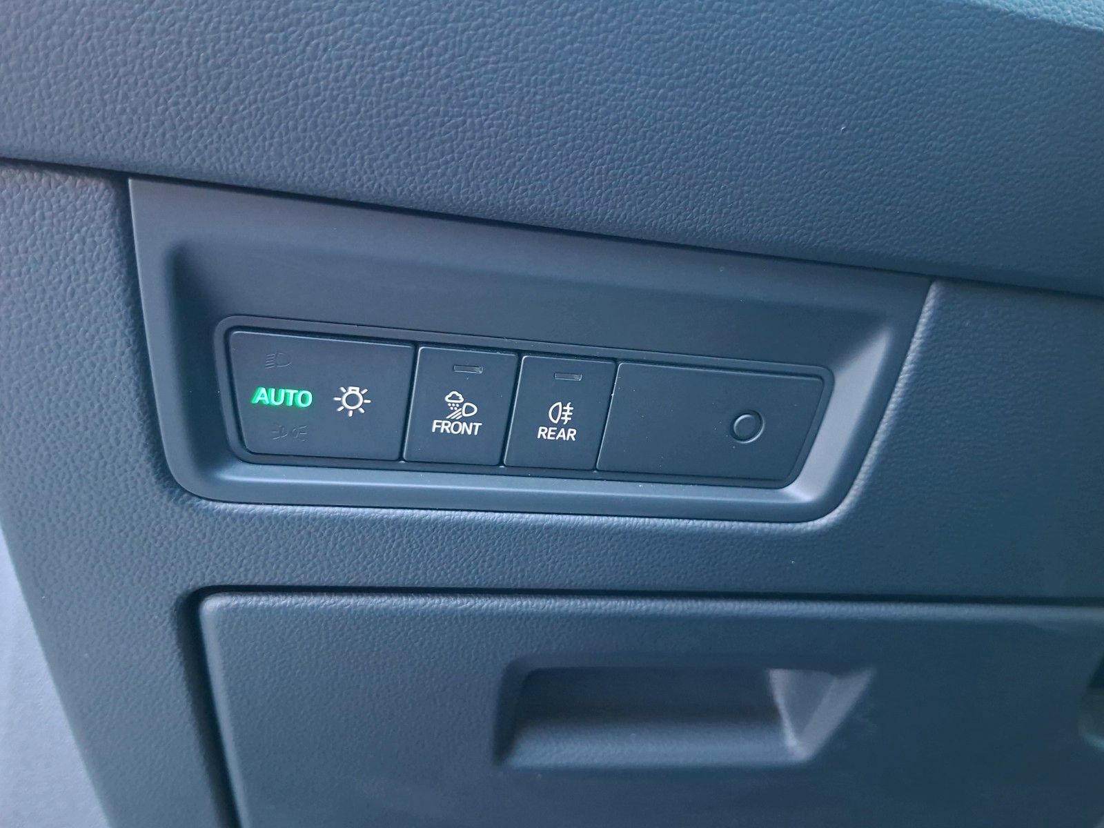 Fahrzeugabbildung Volkswagen DSG*R-Line*4Motion*Vico*SHZ*Leder*AHK*