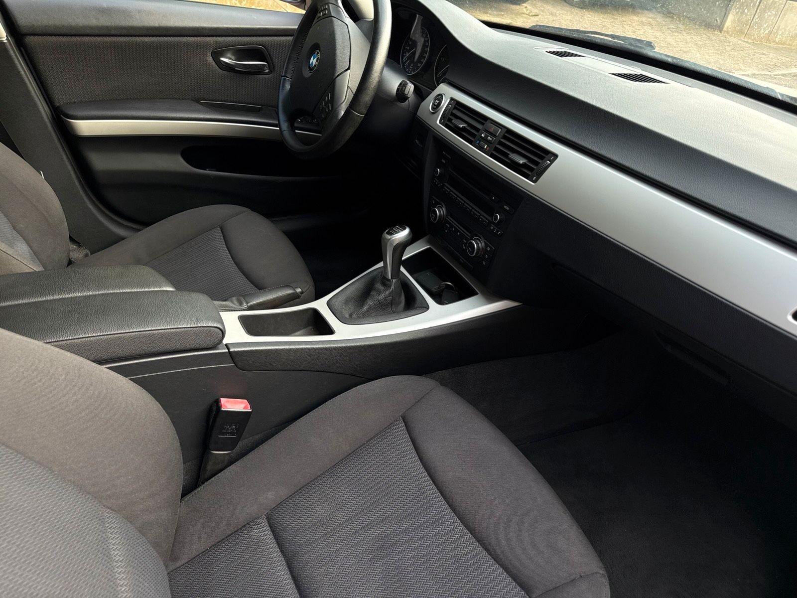BMW 318 2012 — photo 10
