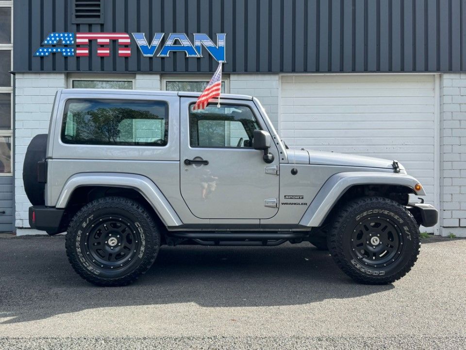 Fahrzeugabbildung Jeep Wrangler JK Unlimited Sport 3.6 Hard- Softtop