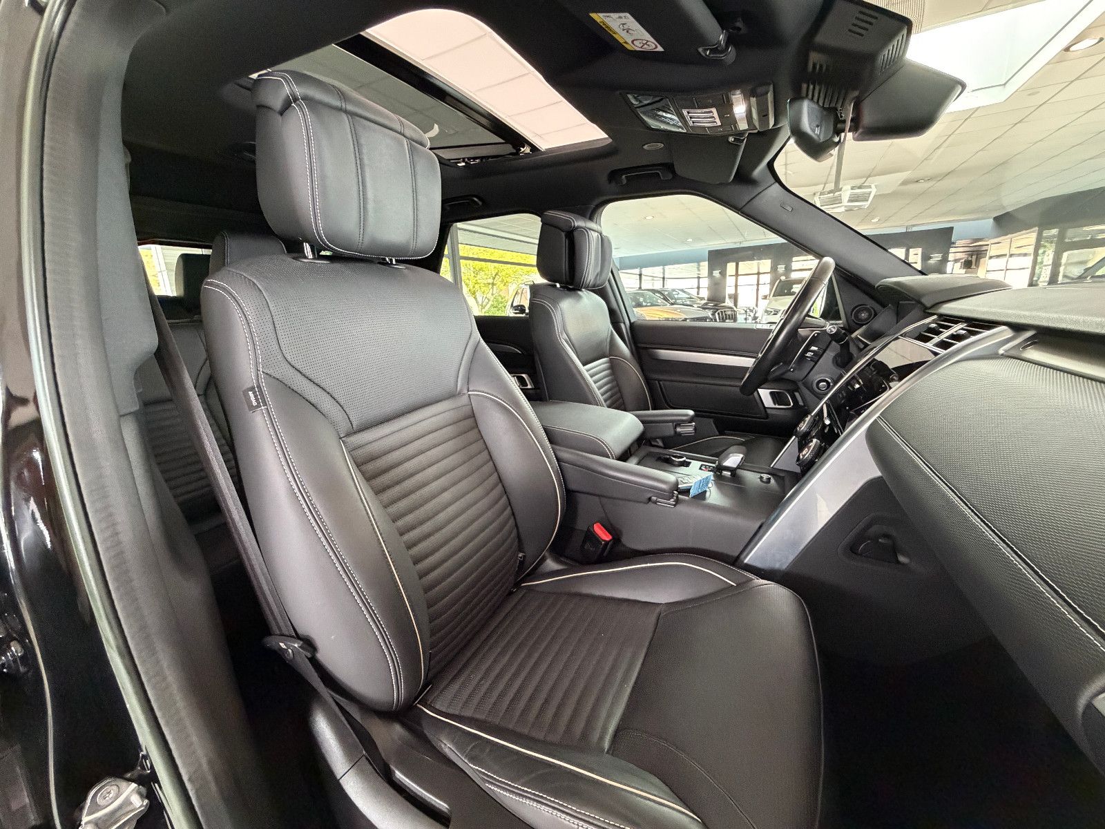 Fahrzeugabbildung Land Rover Discovery 5 R-Dynamic HSE D250 c AWD/PANO/MEMORY