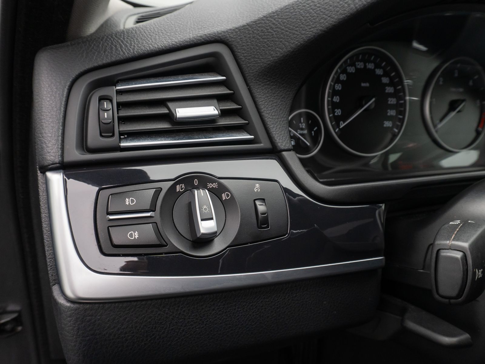 Fahrzeugabbildung BMW 520d  Aut Kamera NaviBusiness HiFi BiXenon Leder