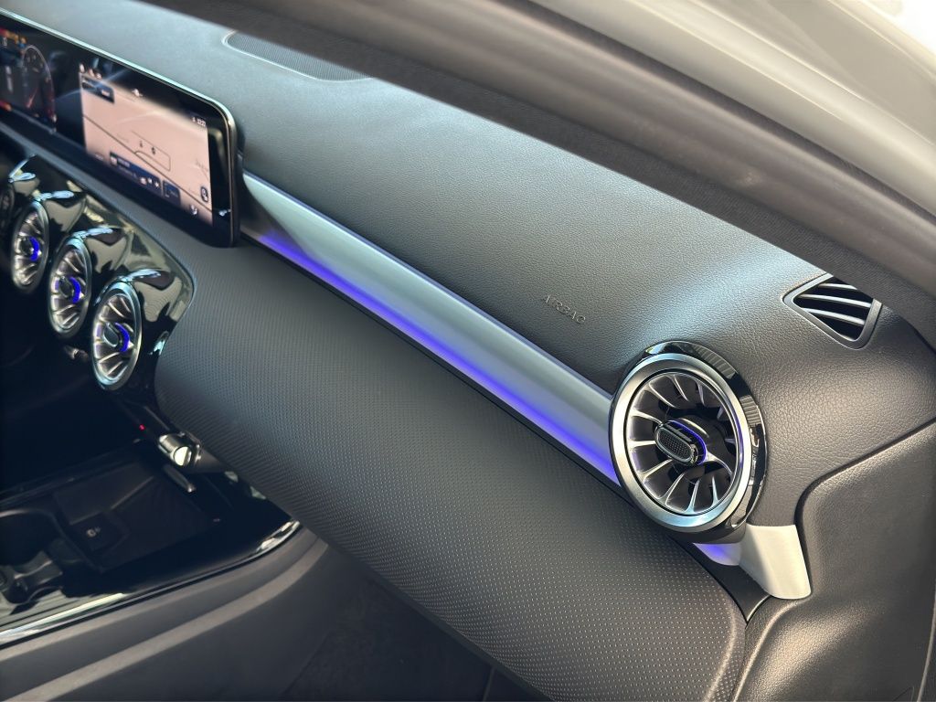 Fahrzeugabbildung Mercedes-Benz A 200 AMG*NIGHT*AHZV*RFK*LENKRHZG*DAB*AMBIENTE*