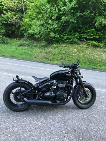 Triumph Bobber Black Custom: Oehlins uvm, besser als neu