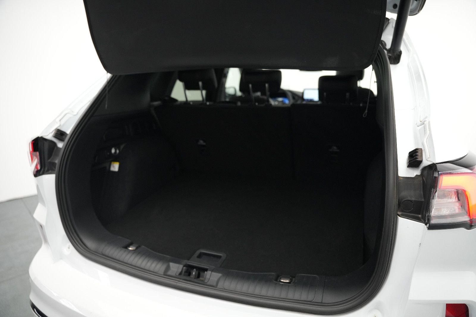 Fahrzeugabbildung Ford Kuga *ST-Line X*Panorama*HUD*Kamera*PlugInHybrid