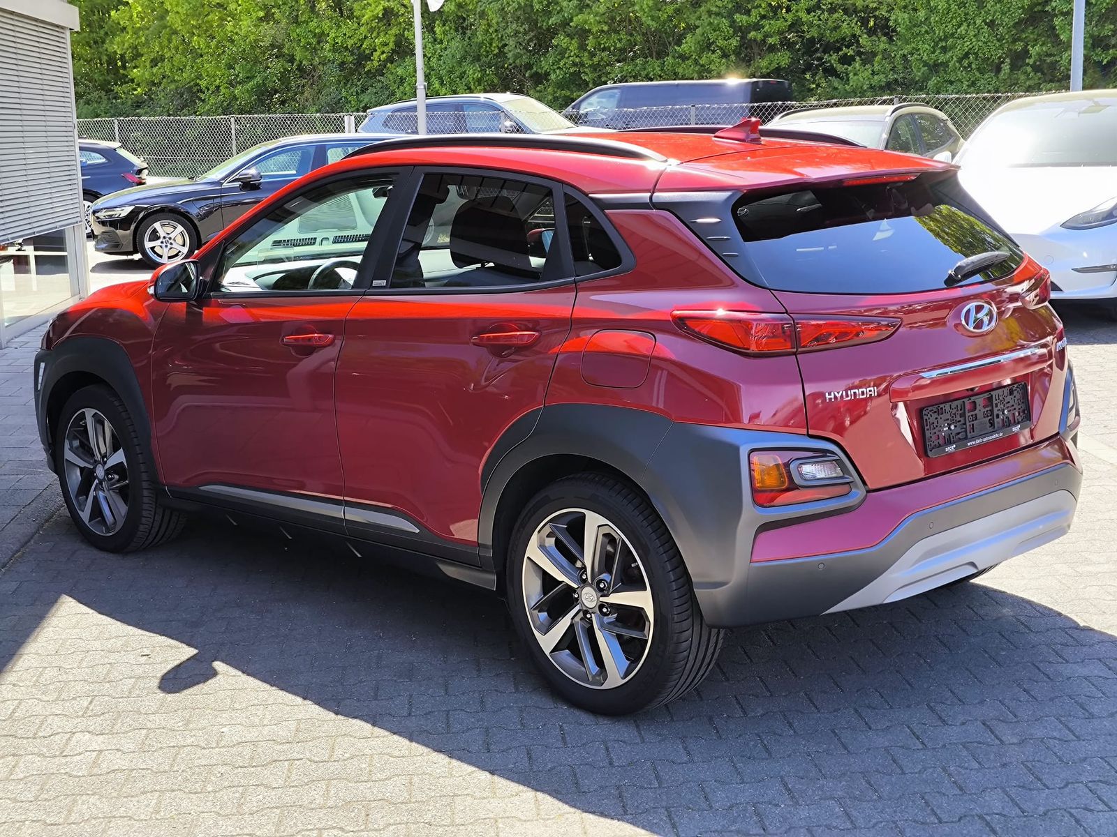 Fahrzeugabbildung Hyundai Kona Premium GLASD+LED+NAVI+KAM+SHZ+AHK+ACC+