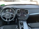 Volvo XC90 T8 R Design Plug-In AWD 7 Sitze PANO HUD AC - gebrauchte Volvo XC90 aus dem Jahr 2022