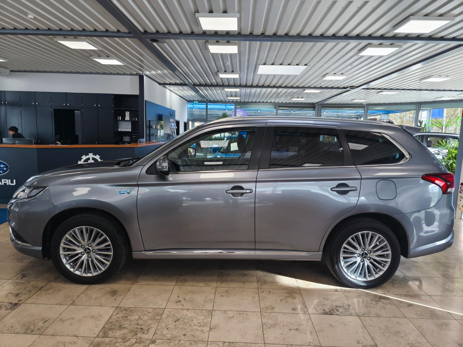 Mitsubishi Outlander PHEV 4WD | AHK